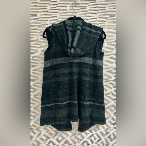 Cynthia Rowley Womens Black & Grey Striped Sweater Vest with Hood Size XS - Picture 2 of 2